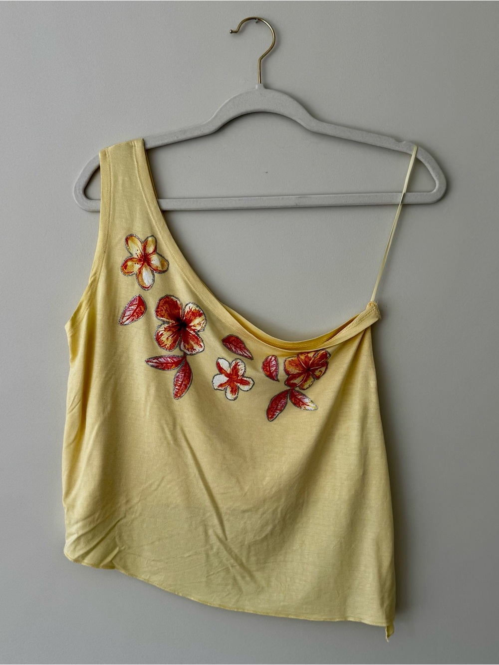 NWOT UO Glitter Floral Graphic One Shoulder Asymmetrical Top, Yellow – Medium